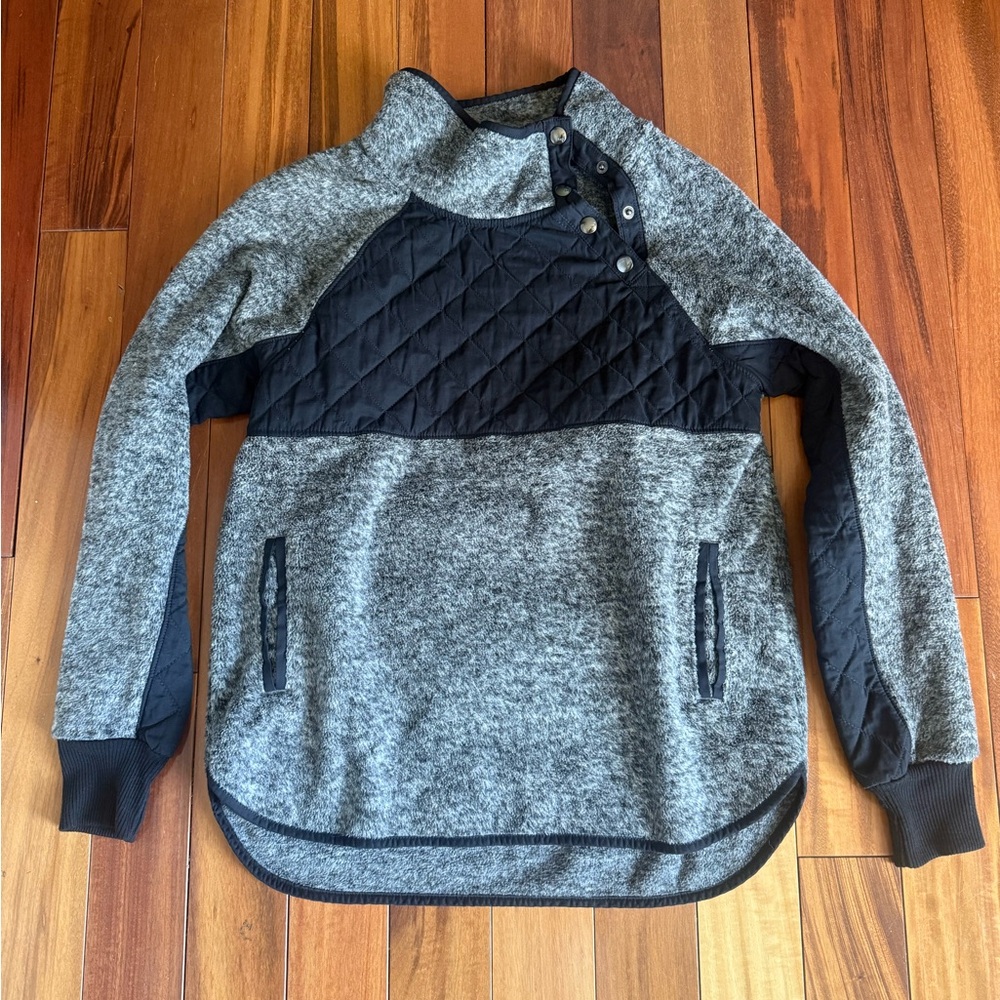 Abercrombie & Fitch Black and Gray Quilted Pullover